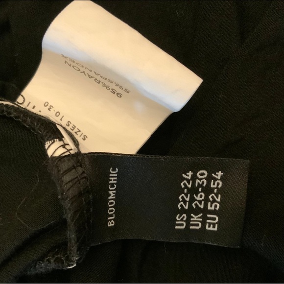 Bloom chic Black Top Blouse with Gold Chain Neckline Short Sleeve Good Condition - Picture 7 of 9